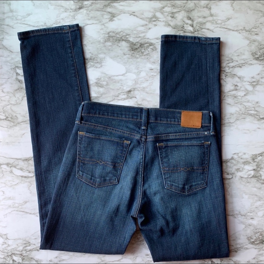 🍀Lucky Brand Sweet Straight Blue Jeans Size 6/28 Waist 30, Rise 9, Inseam 32